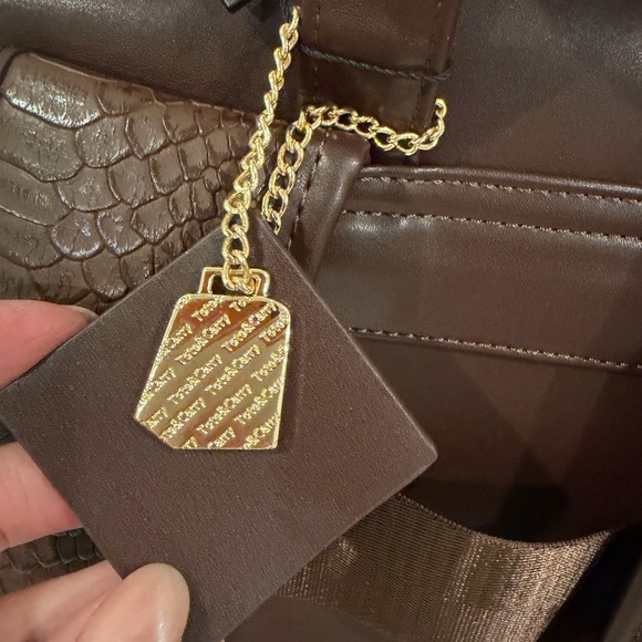 NWT TOTE& CARRY SIGNATURE TRAVELER BACKPACK IN CHOCOLATE - Picture 11 of 15